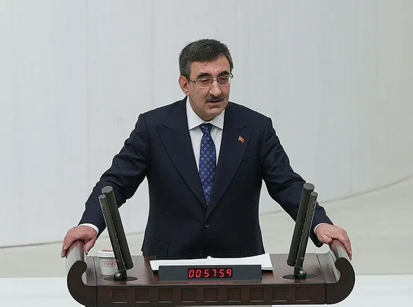 cumhurbaskani-yardimcisi-cevdet-yilmaz-enflasyonda-dusus-icin-tarih-verdi-mecliste-butce-maratonu-1702299063293.jpeg Cumhurbaşkanı Yardımcısı Cevdet Yılmaz enflasyonda düşüş için tarih verdi! | Meclis'te bütçe maratonu - 2