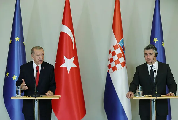 Son dakika: Başkan Erdoğan Hırvatistan’da! Balkan turunun son durağı | Sisak İslam kültür merkezi açılışına katıldı