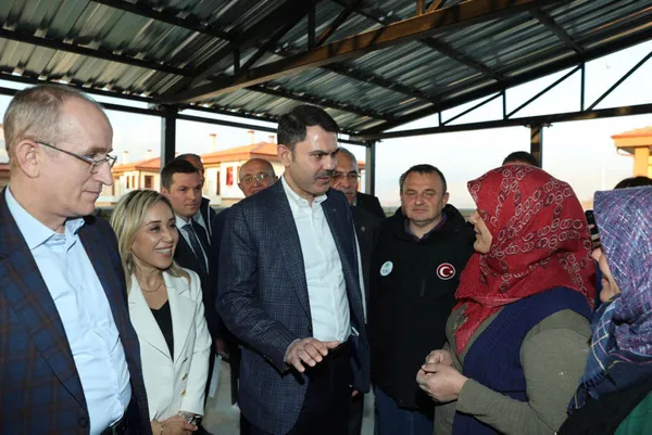 Bakan Kurum Manavgat'ta afetzedelerin yeni evlerinde misafir oldu - 5
