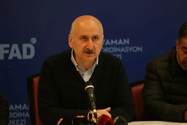 Bakanlar deprem bölgesinde anbean çalışmaları takip ediyor! Sıcak gelişmelere anlık reaksiyon sağlanıyor