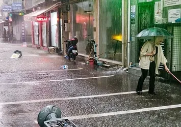 Uşak'ta sağanak ve dolu etkili oldu