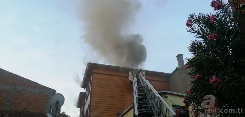 Fatih'te korkutan yangın! İki katlı otelde büyük panik 1
