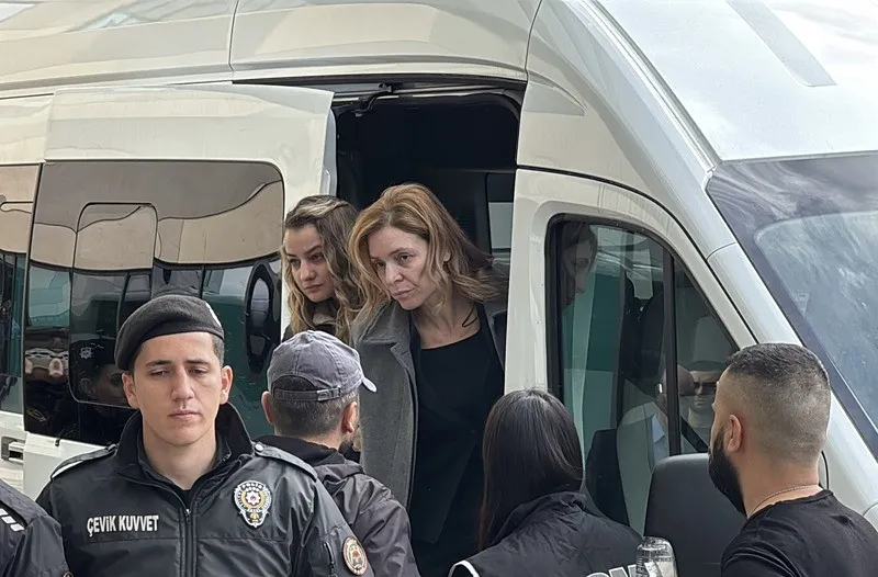 yolsuzlukta-hesap-vakti-bursa-buyuksehir-belediye-baskani-bozbey-ve-56-kisi-adliyede-1775236224671.jpeg (Foto: AA)