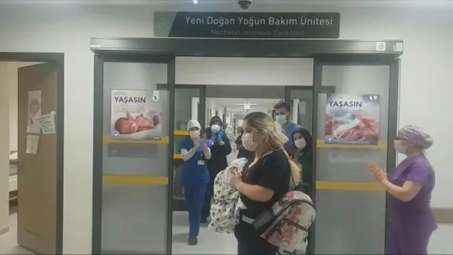 Bursa’da 18 günlük bebek, 8 günde koronavirüsü yendi - 1
