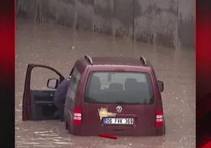 ALT GEÇİTTE MAHSUR KALDI