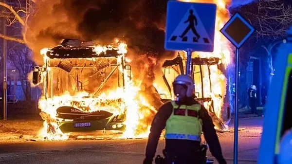 İsveç’te Türk Büyükelçiliği önünde Kur’an-ı Kerim yakan Rasmus Paludan’dan Pişman mısın sorusuna skandal yanıt