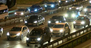 Trafik milyonları yolda bıraktı