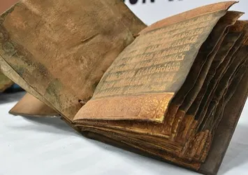 Kayseri Kocasinan'da iki tarihi Tevrat ele geçirildi