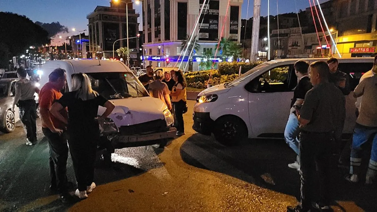 Ereğli’de iki hafif ticari araç çarpıştı! Yaralılar var