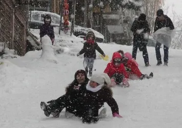 İstanbul'da eğitime kar engeli