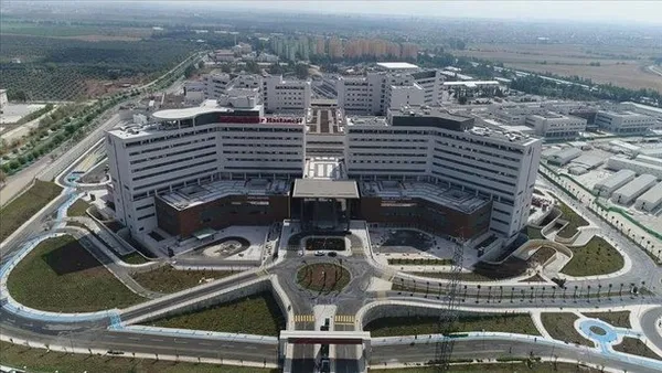 Türkiye sağlıkta altın çağını yaşıyor! Avrupa’nın sağlık sistemi çöktü çökecek! Fransa can çekişiyor: otoparklar hastane oldu