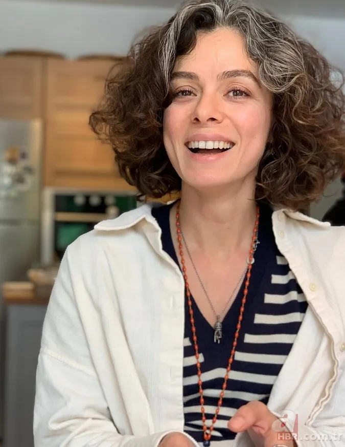 Sandık Kokusu'nun Karsu'su Özge Özpirinçci'nin minik kızı büyüdü! 2 yaşındaki Mercan annesinin aynısı... 5