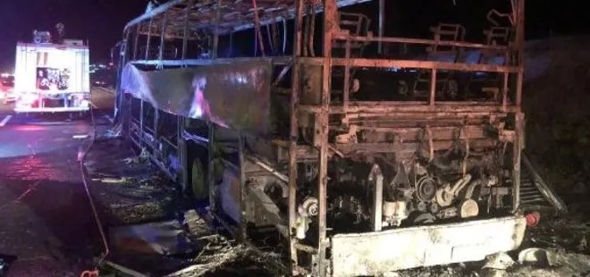 Kırşehir’de hareket halindeyken motorundan alev alan otobüs yandı