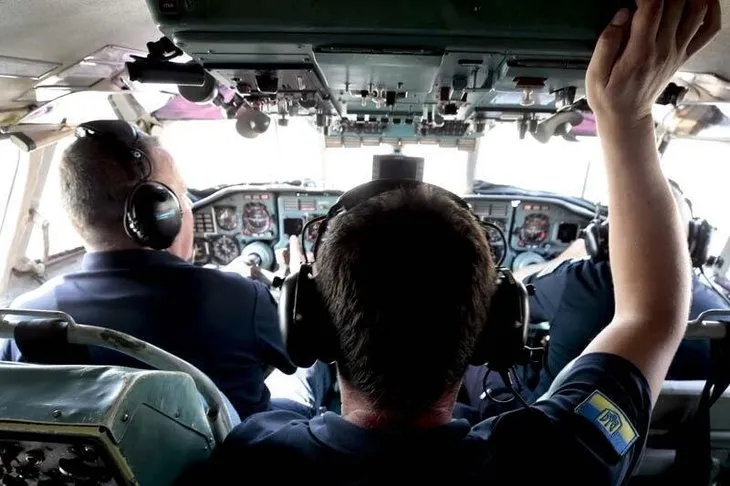 Alevlerin tam arasına dalıyorlar! İşte pilotların zorlu mesaisi