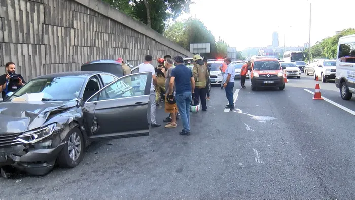Sarıyer TEM'de zincirleme kaza: 2'si polis 3 yaralı - 1