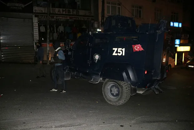 Sultangazi’de Yürüyüş Dergisi’ne terör operasyonu