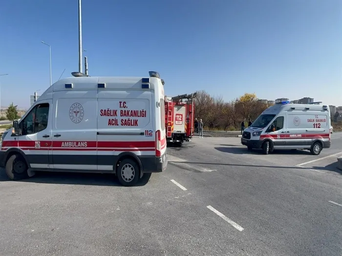 kayseride-feci-kaza-iki-otomobil-carpisti-5-yarali-1763391168259.jpeg Fotoğraf (DHA)