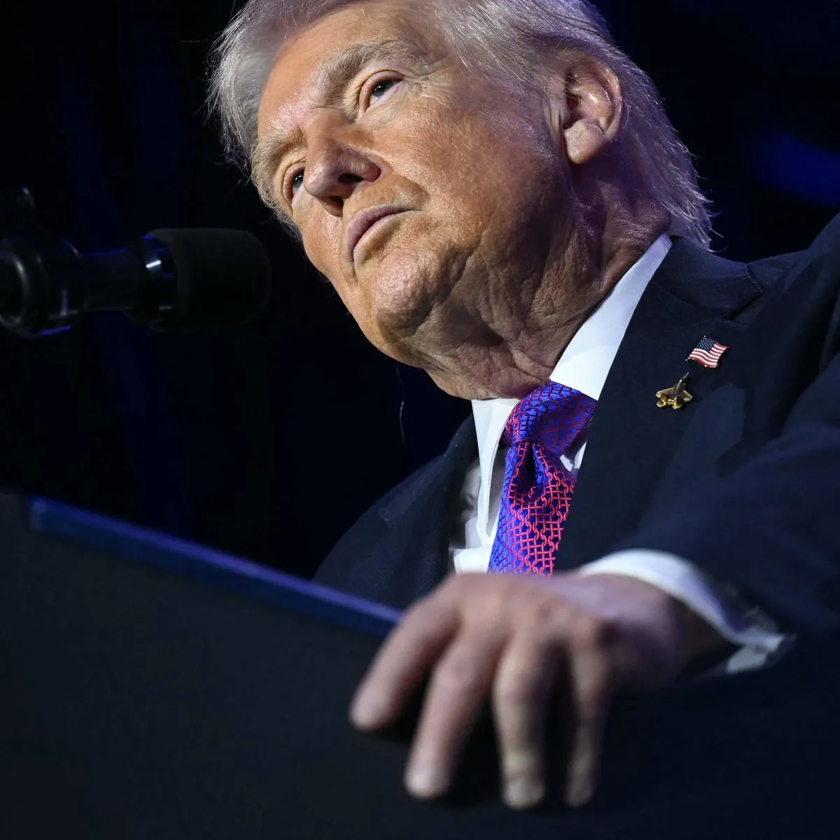 İran'ı hedef alan Trump'tan yeni tehdit: Onlara uçaklarımızı gösterdik