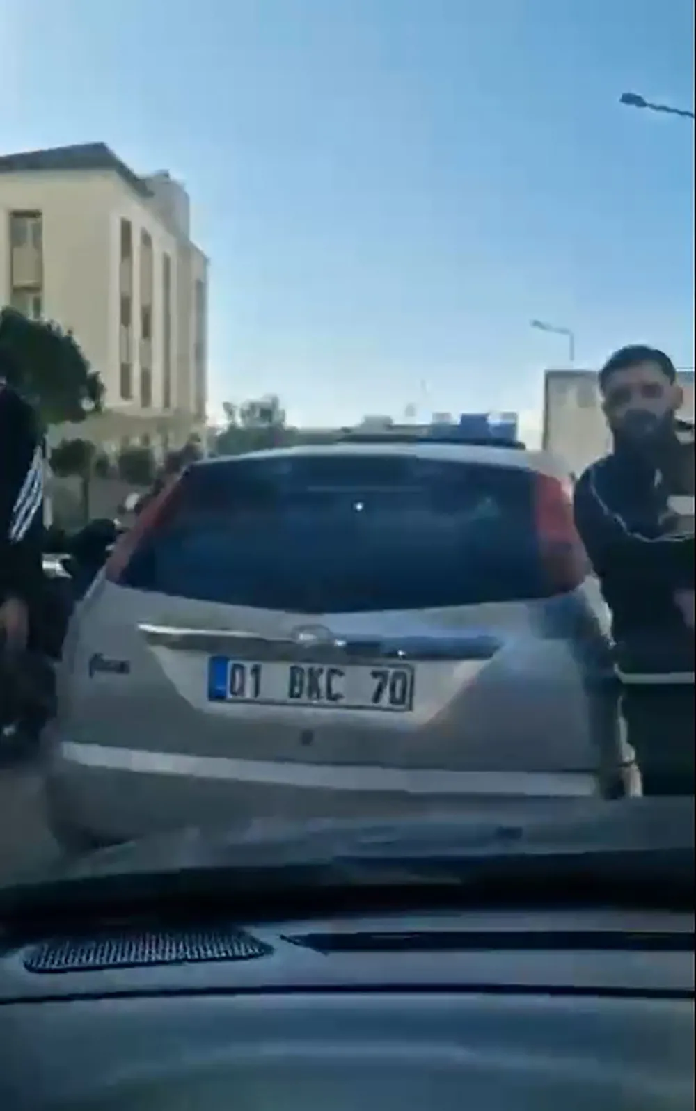 Adana’da trafik magandaları aileye dehşet yaşattı! Korku dolu anlar kamerada