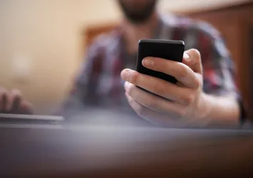 Ulaştırma Bakanı Turhan'dan GSM operatörlerine "kapasite artırma" talimatı