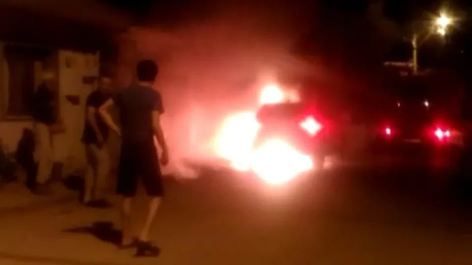 Son dakika: Bursa’da lüks otomobil alev topuna döndü |Video