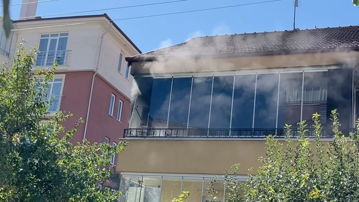 Bolu’da balkon yangını paniğe neden oldu!