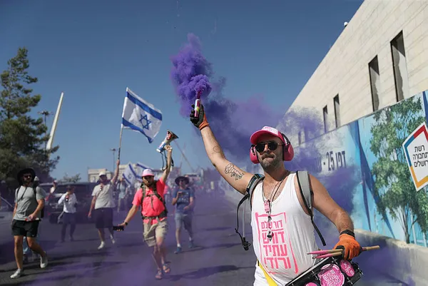 Eski Mossad Başkanı Tamir Pardo: İsrail ikiye bölünmüş durumda!