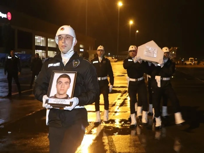 istanbuldaki-uyusturucu-operasyonunda-catisma-1-polis-sehit-oldu-1765218034665.jpeg Fotoğraf (DHA)