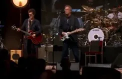 Eric Clapton sahneye Filistin desenli gitarla çıktı! Soykırımın fotoğrafları gösterildi