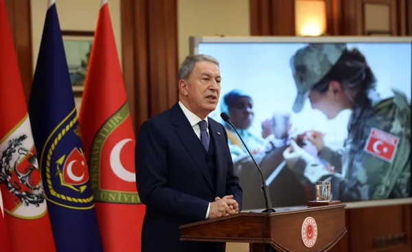 Milli Savunma Bakanı Hulusi Akar’dan Yunan basınının iddiasına sert tepki: Bunu hangi akıl kabul eder! Suriye’ye kara harekatı mesajı