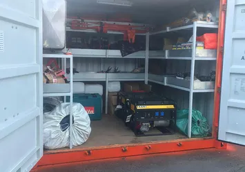 99 depreminin ardından yerleştirilen turuncu konteynerler hırsızların hedefi oldu