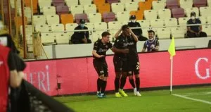 Yeni Malatyaspor, Göztepe’yi iki golle geçti