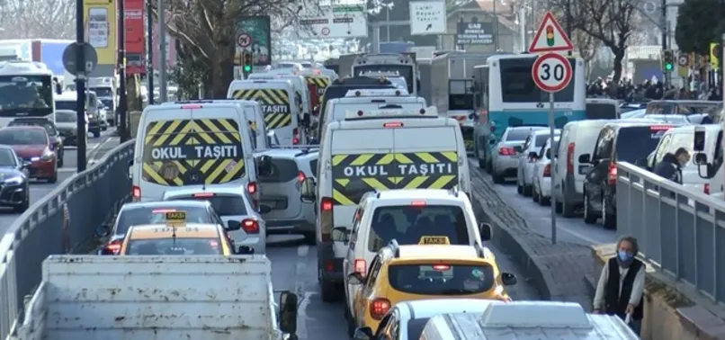 Son dakika: Hafta sonu kısıtlaması öncesi İstanbul'da trafik yoğunluğu