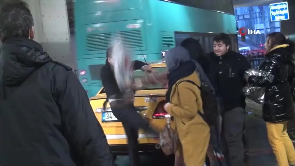 Para vermeyen turist taksiciye saldırdı