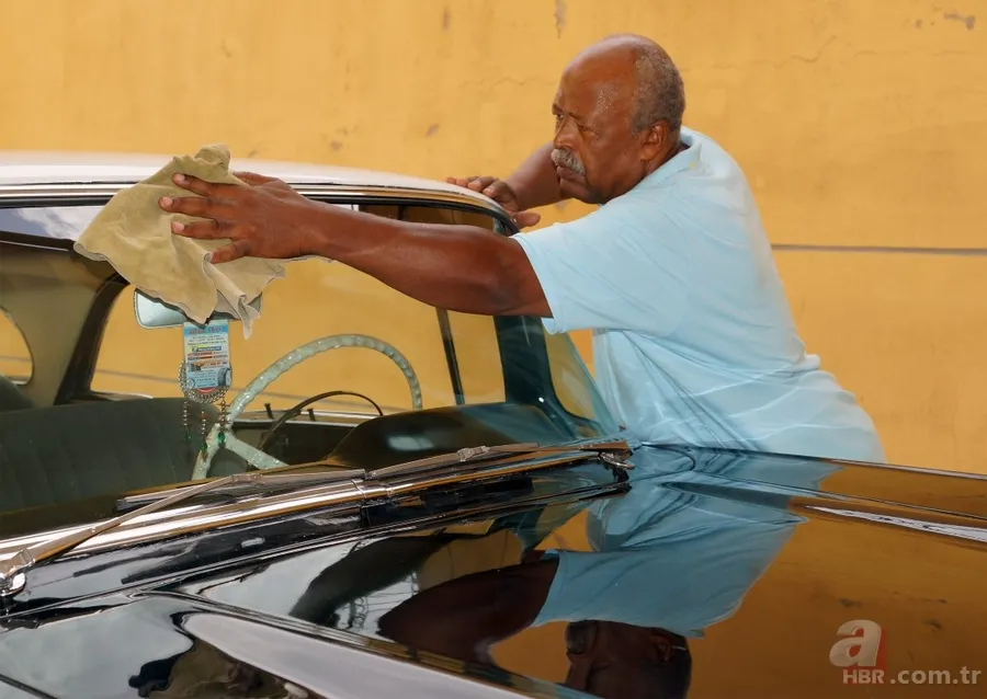 1967 model klasik Chevrolet'e gözü gibi bakıyor 1