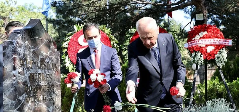 Son dakika: MHP Genel Başkanı Bahçeli'den Alparslan Türkeş'in kabrine ziyaret