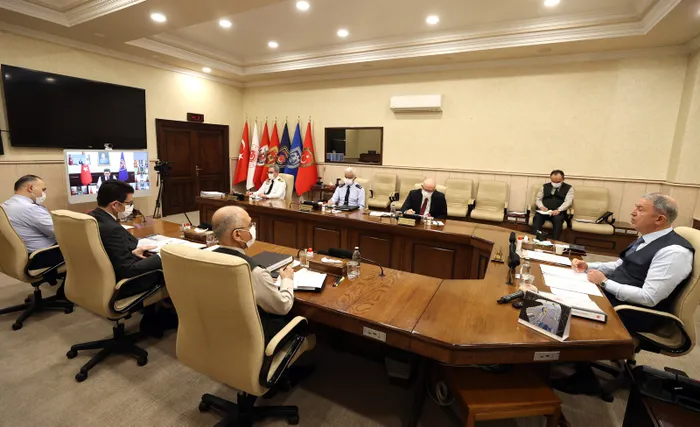 Son dakika: Milli Savunma Bakanı Hulusi Akar'dan terörle mücadele mesajı: Mehmetçiğin nefesi teröristlerin ensesinde - 3