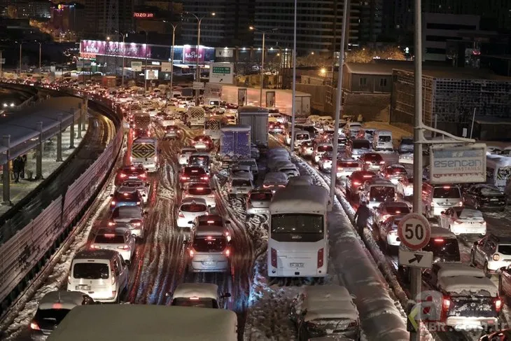 İBB yattı kar İstanbul’u esir aldı! Vatandaş yolda kaldı