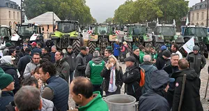 Fransız çiftçiler Versay Sarayı’nın önünde