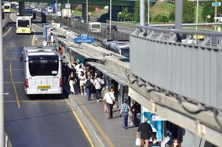 İstanbul’da otobüsler tıklım tıklım! Uzmanlardan milyonlarca çalışanı ilgilendiren flaş öneri