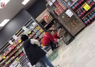 Markete giren fare paniğe neden oldu