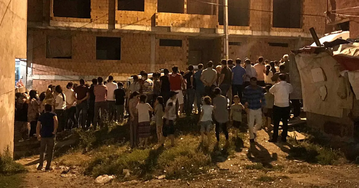 Söylenti alarma geçirdi! Mahalleli sosyal mesafeyi unuttu