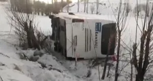 Sivas’ta yolcu otobüsü devrildi!