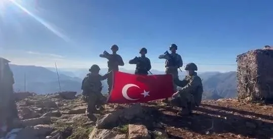 1704057106964.jpeg Mehmetçik'ten yeni yıl paylaşımı: Mutlu yıllar Türkiye'm - 1