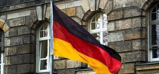 Almanya’da bir camiye daha ırkçı saldırı