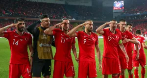 UEFA’dan ’asker selamı’ açıklaması