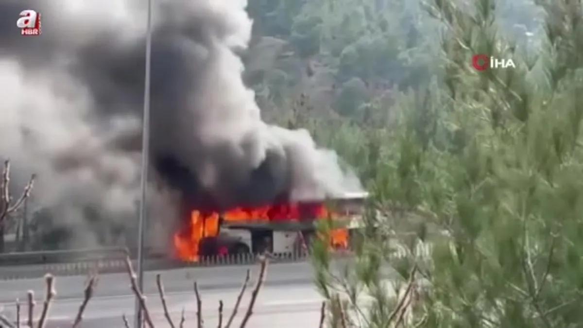 Yolcu otobüsü alev alev yandı