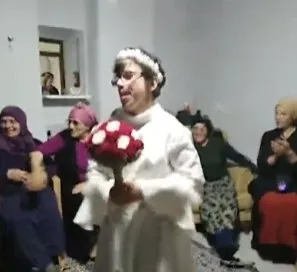 rizede-down-sendromlu-ilknurun-hayali-gercek-oldu-yengesi-damat-kendisi-gelin-oldu-1664527635058.jpg Rize’de down sendromlu İlknur’un hayali gerçek oldu! Yengesi damat kendisi gelin oldu - 1