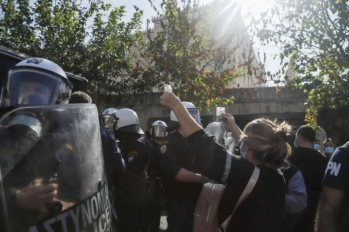 Yunanistan’da çiftçiler sokaklara döküldü