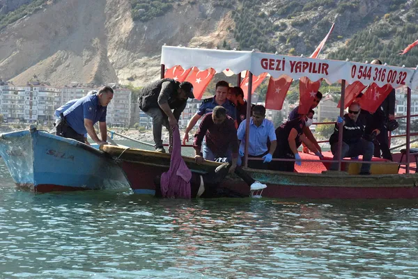 egirdir-golunde-kadin-cesedi-bulundu-polis-olayla-ilgili-sorusturma-baslatti-1665666017547.jpg Eğirdir Gölü’nde kadın cesedi bulundu! Polis olayla ilgili soruşturma başlattı - 2